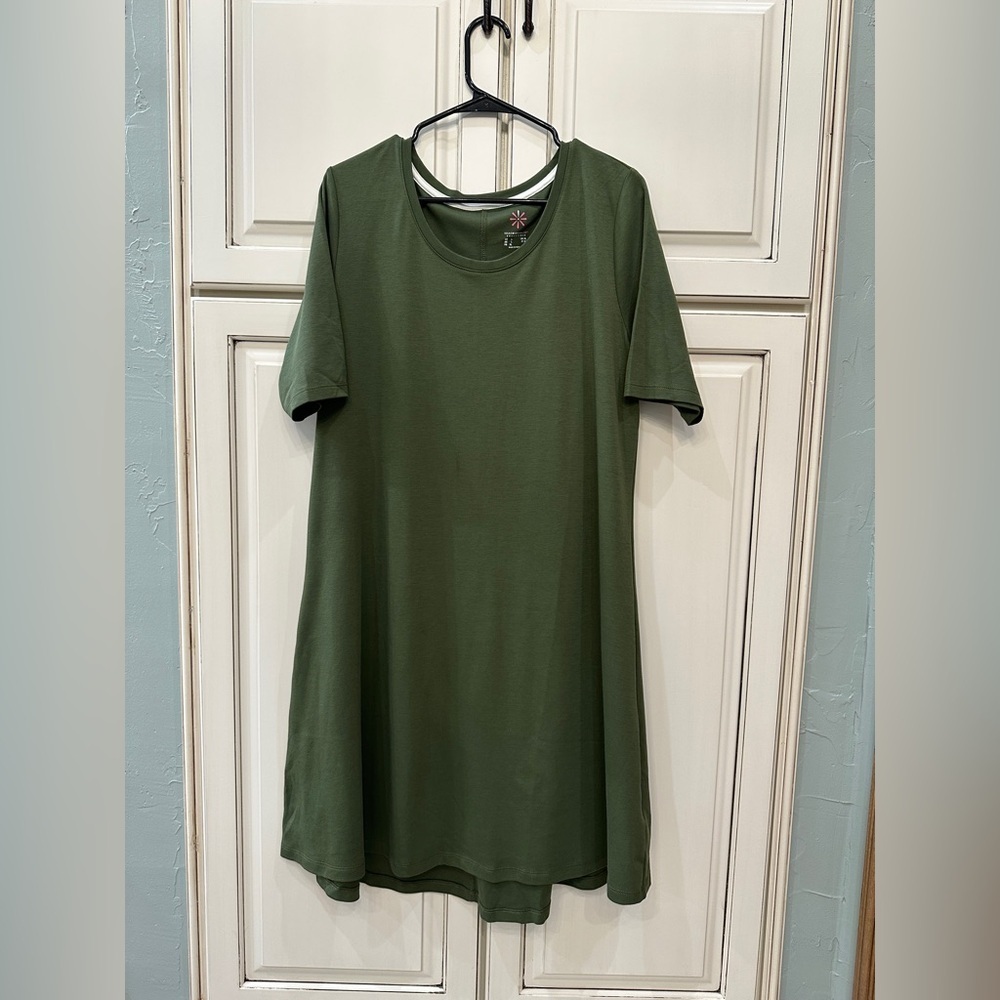 Woman's‎ Olive Green Short Sleeve Dress